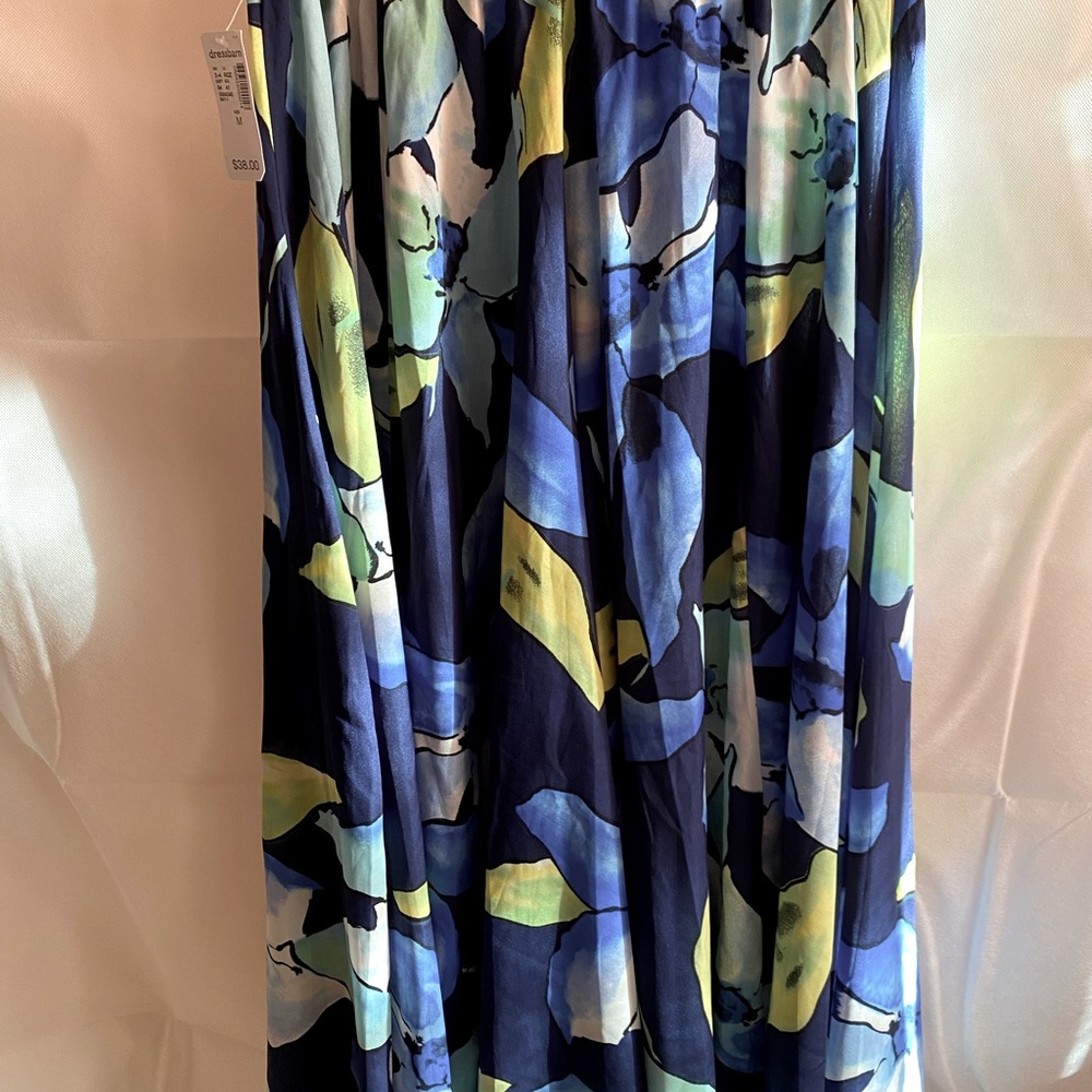 The perfect summer floral maxi skirt you will love.. Great for special occasions